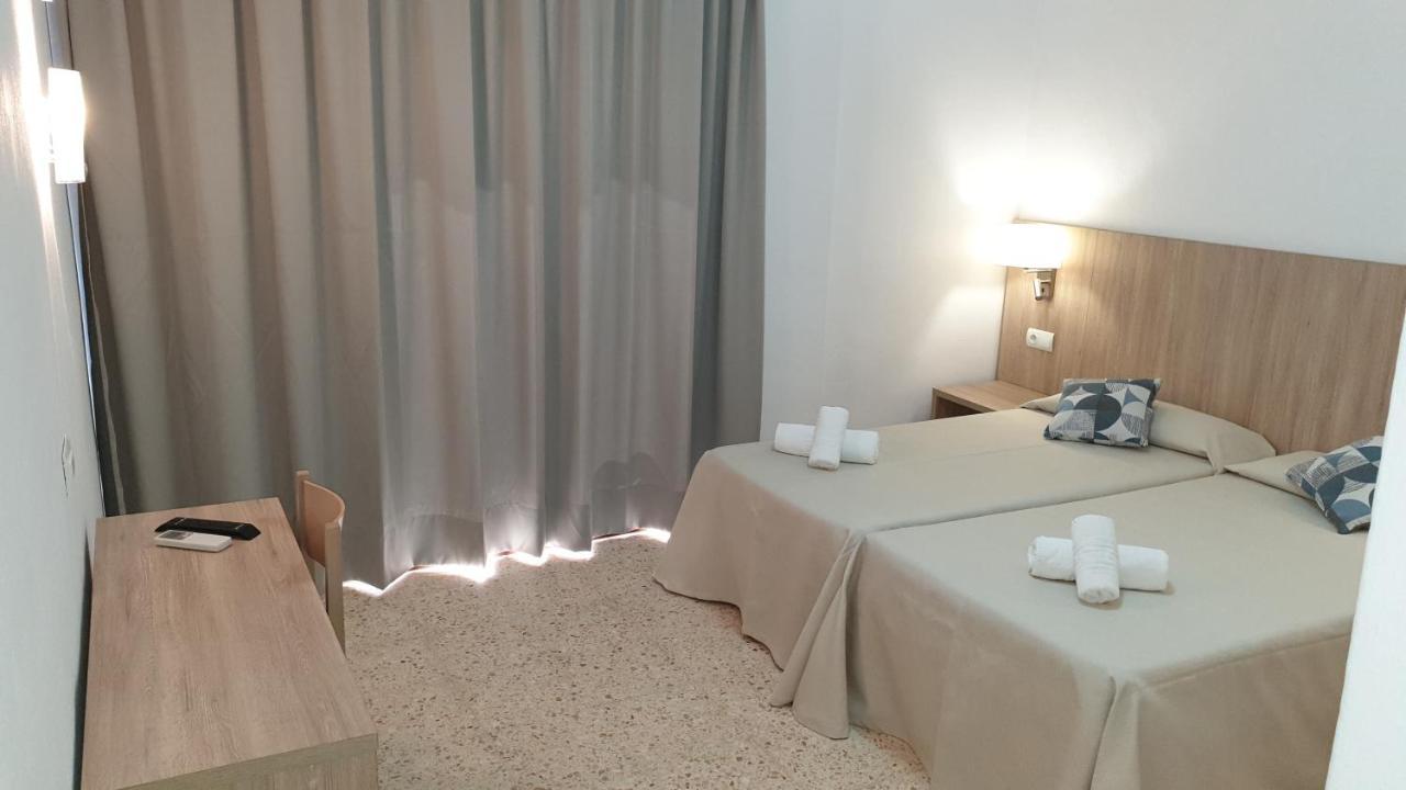 Hostal Mayol Санта Еулалия дел Рио Екстериор снимка