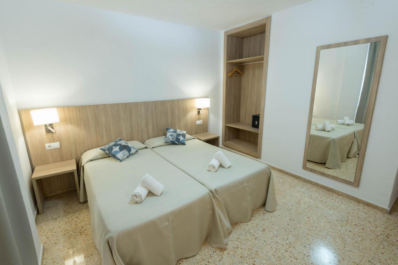 Hostal Mayol Санта Еулалия дел Рио Екстериор снимка