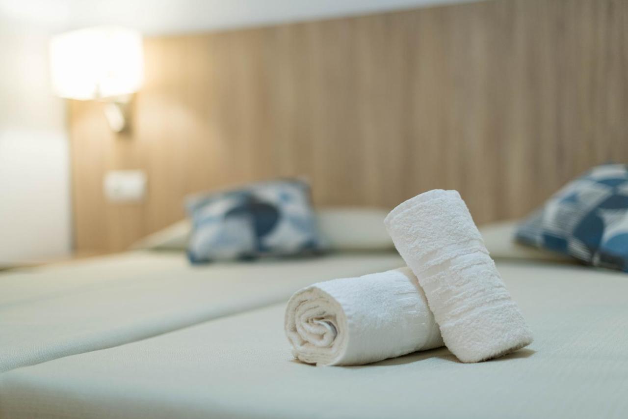 Hostal Mayol Санта Еулалия дел Рио Екстериор снимка